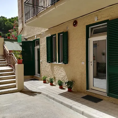 Guest House B&B Via Marina-3